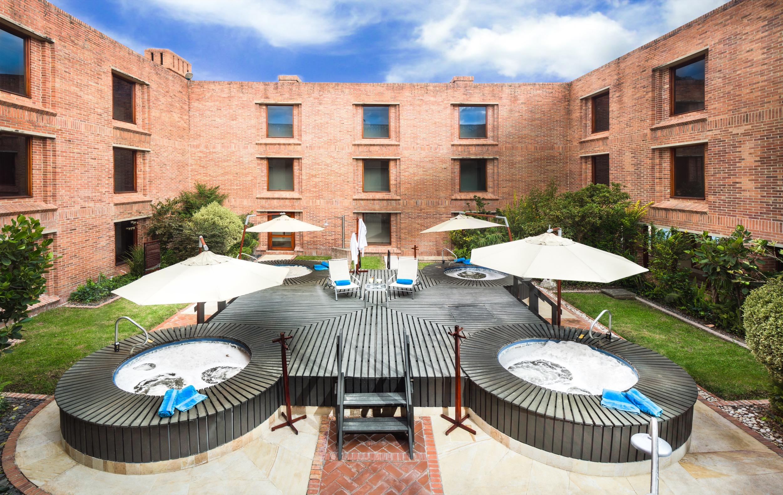Estelar Paipa Hotel Spa & Y Centro De Convenciones Exterior photo The hotel's courtyard