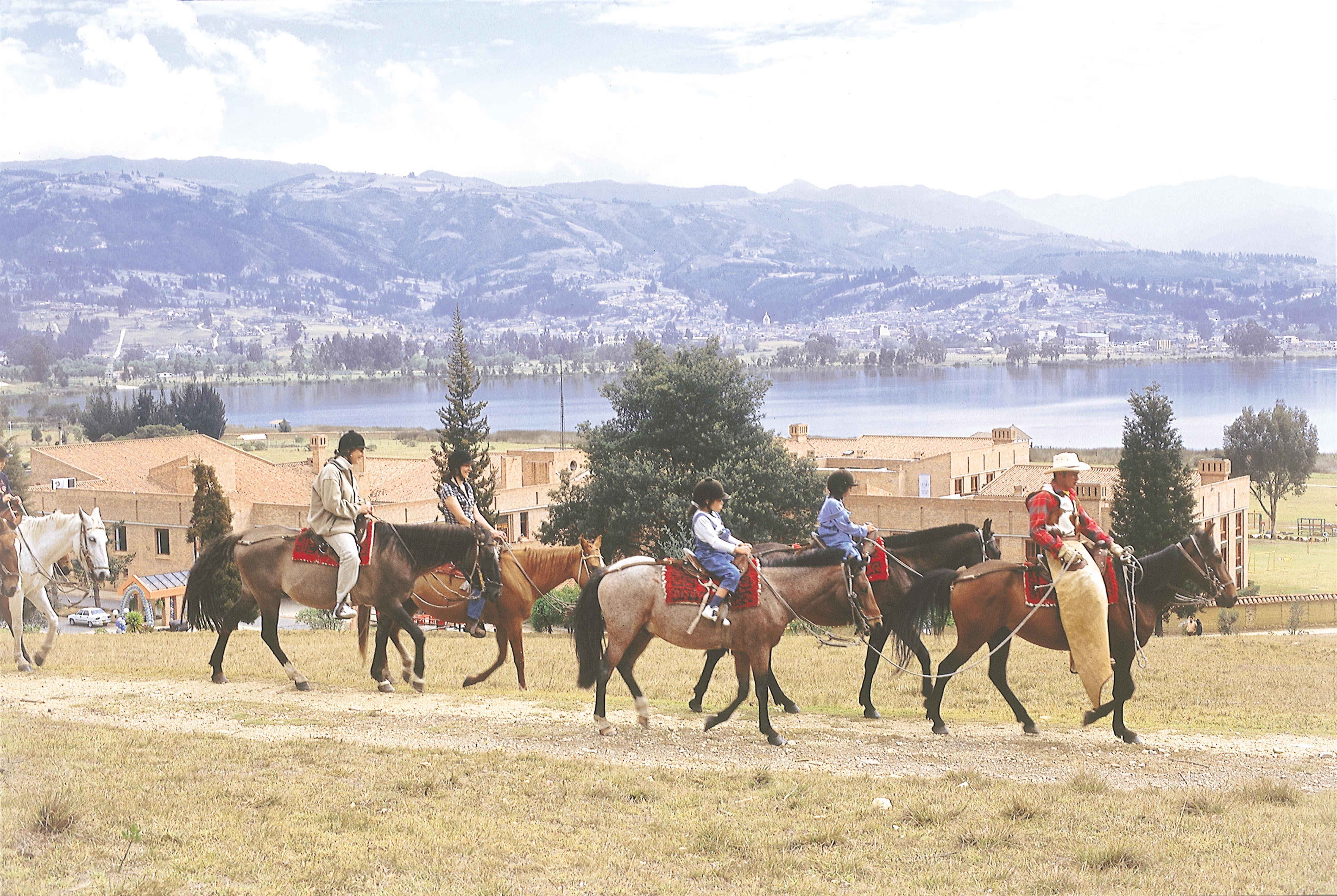 Estelar Paipa Hotel Spa & Y Centro De Convenciones Exterior photo Horse riders at Taos Pueblo