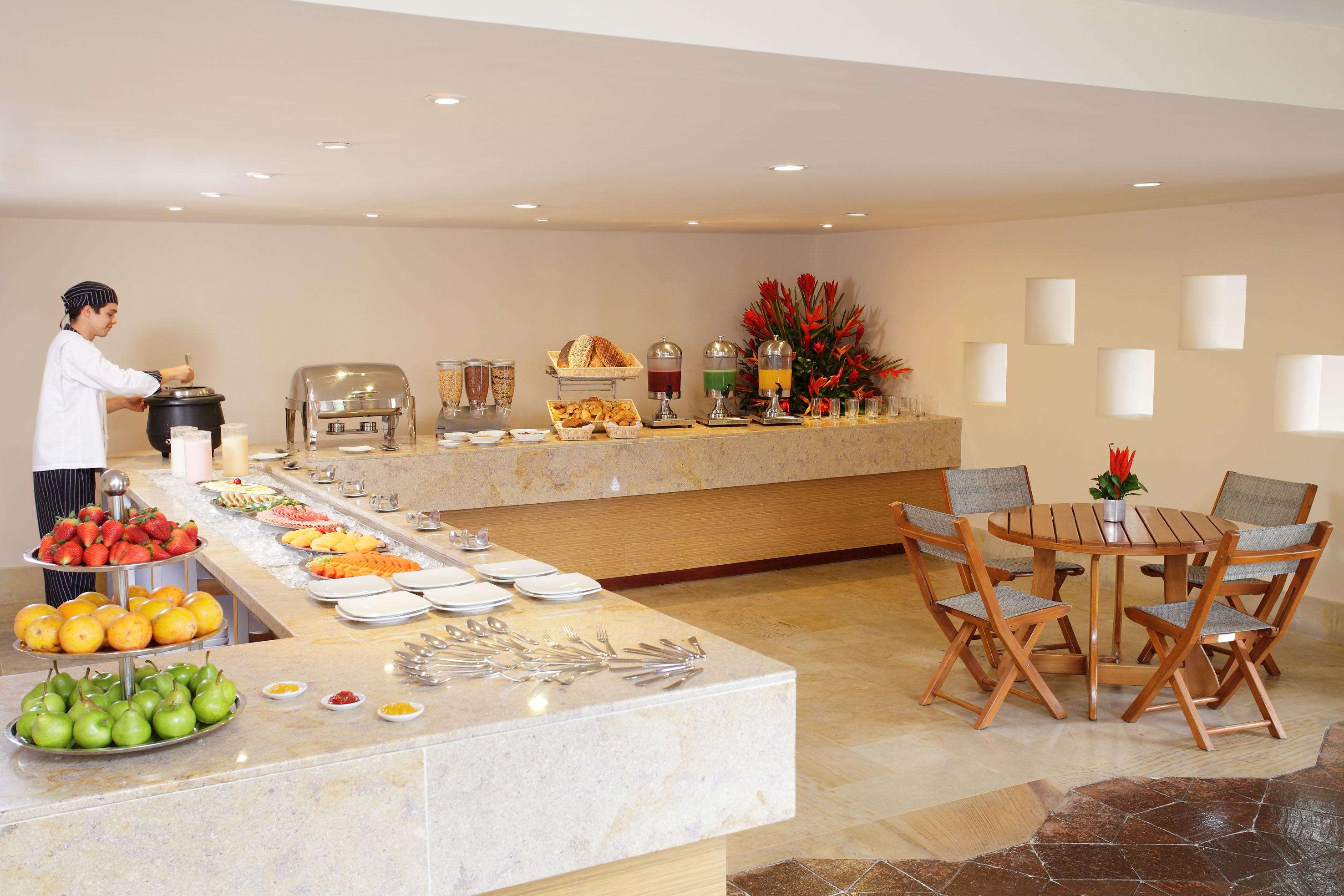 Estelar Paipa Hotel Spa & Y Centro De Convenciones Exterior photo A buffet at a hotel