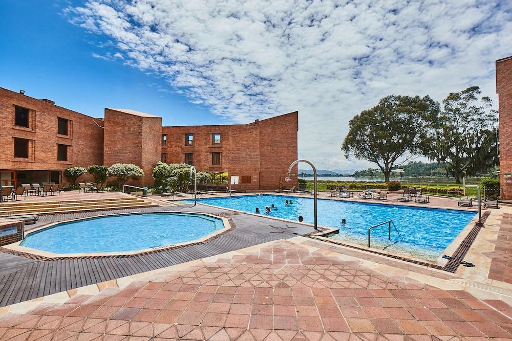 Estelar Paipa Hotel Spa & Y Centro De Convenciones Exterior photo The swimming pool at the hotel
